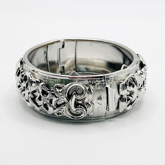 Coro Pegasus Hinged Bangle Bracelet Silver Tone Victorian Revival 7" Signed - Picture 5 of 8